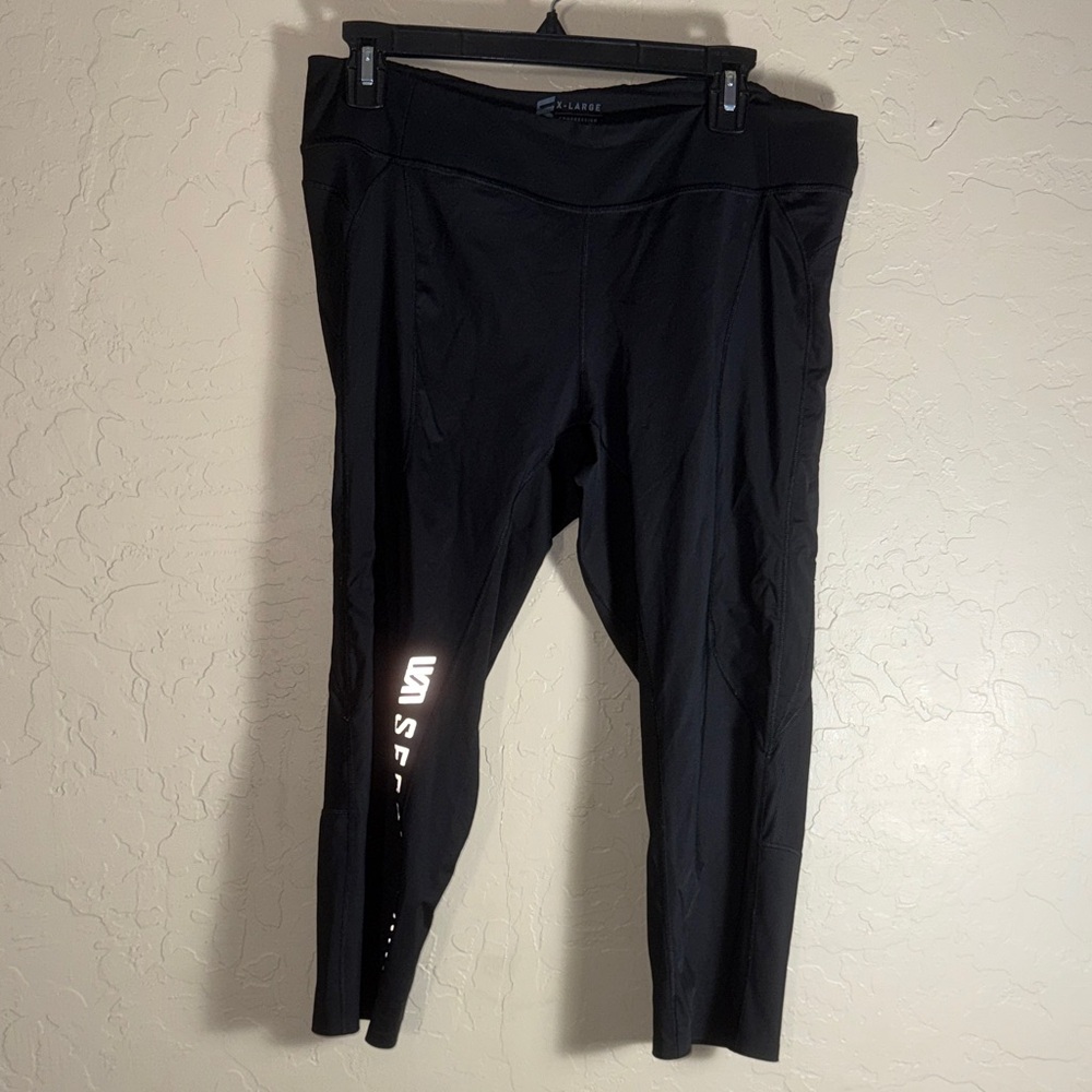 Second Skin Black Compression Cropped Leggings Si… - image 4